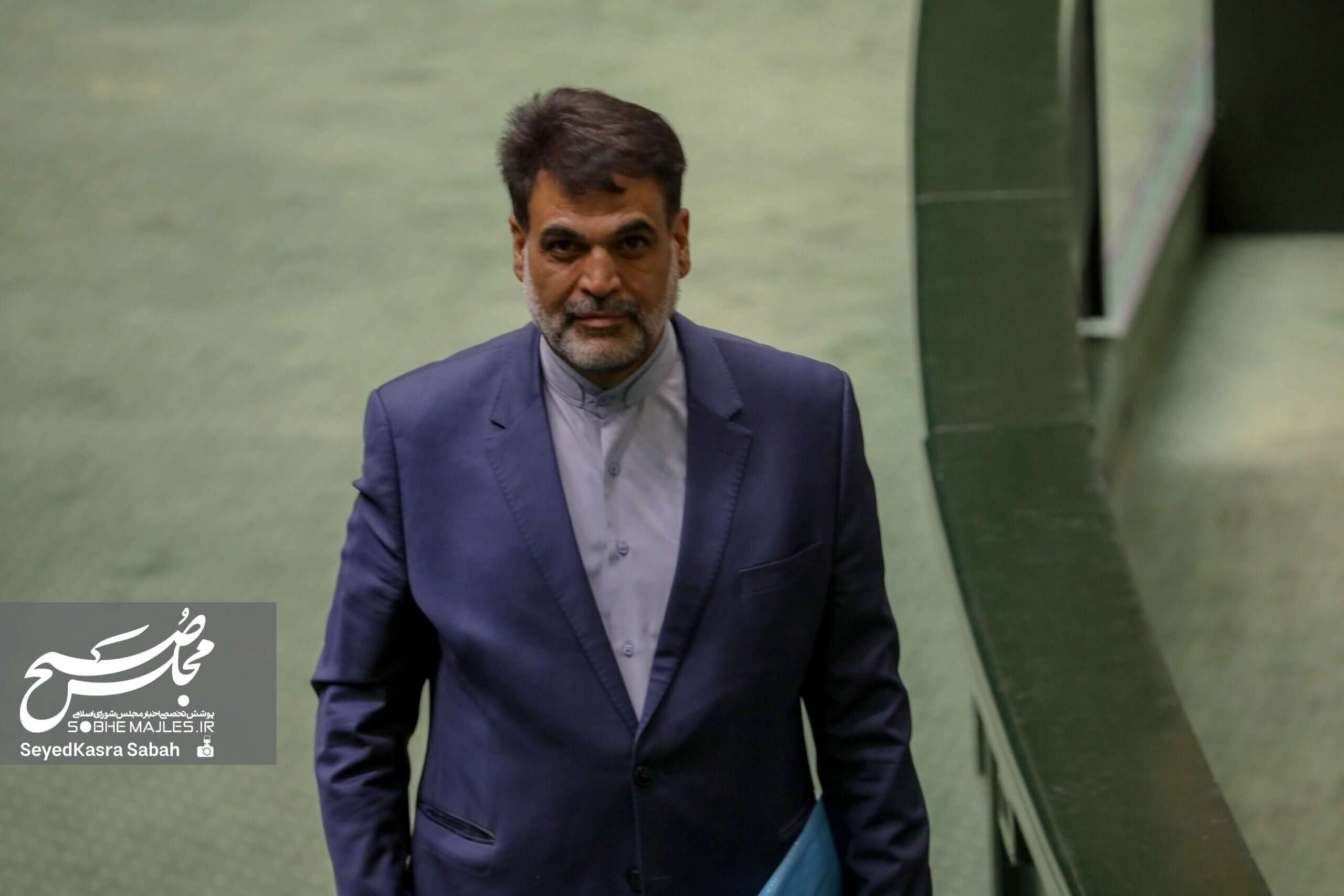 اقتصاد دستوری نیست، اما نیازمند نظارت دولت است