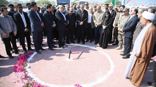 کلنگ‌زنی طرح احداث ۱۱۰ واحد مسکونی در جزیره بوموسی