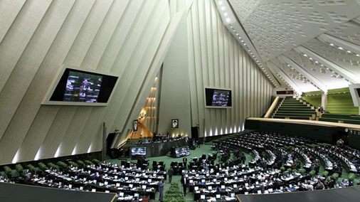 اختیار دولت برای واردات، خرید و تهاتر فرآورده های نفتی تا سقف قانونی