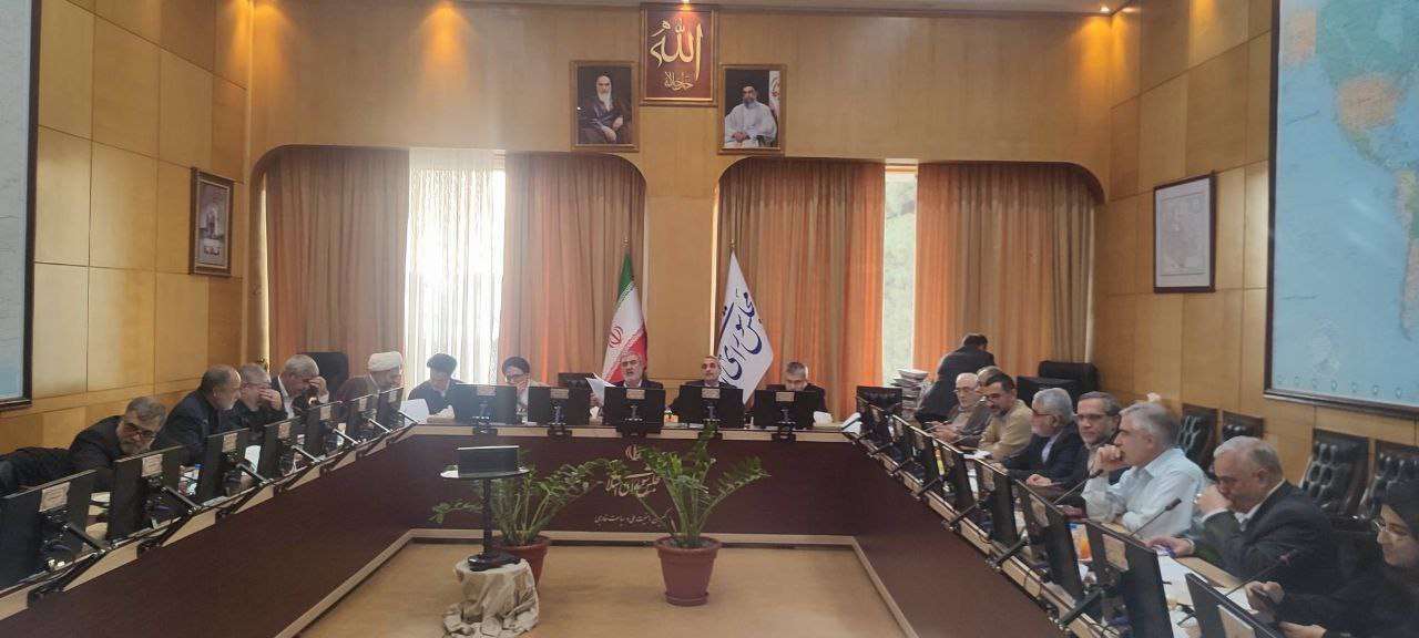 از بررسی لایحه اصلاح قانون به‌کارگیری سلاح تا پاسخ وزیر اطلاعات