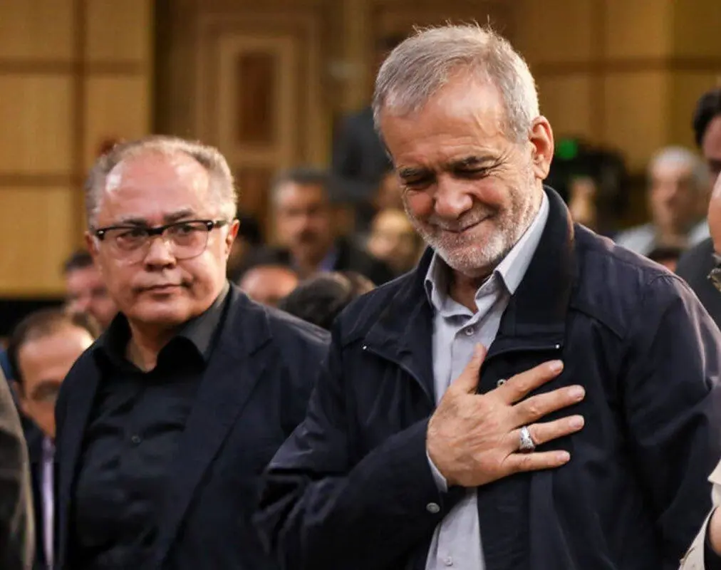 مردم و اعتقاد خود را بر دوستی ترجیح دادم