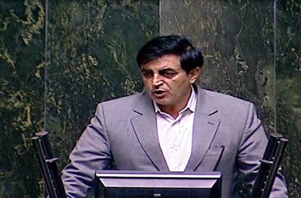ممنوعیت موبایل در مجلس باعث قطع ارتباط مردم با نمایندگان شده است