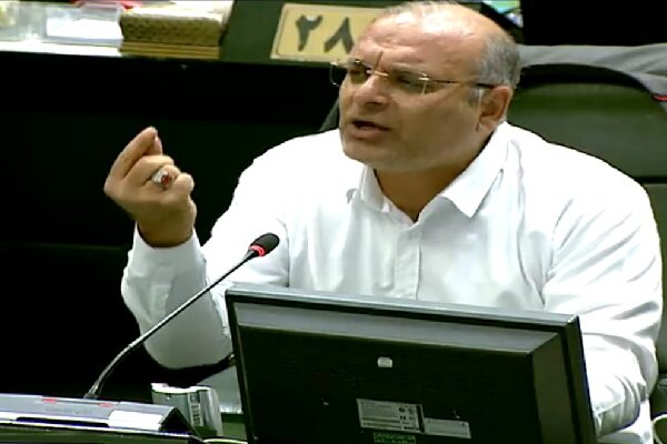 سلبریتی‌ها نباید در تصمیم‌گیری مجلس دخالت کنند