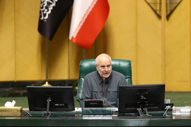 با همراهی دولت مشکلات مربوط به کالاهای اساسی و کشاورزان را رفع می‌کنیم