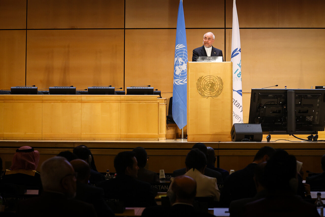 قالیباف دست جهان در مقابل نازی‌های قرن ۲۱ را پُر کرد