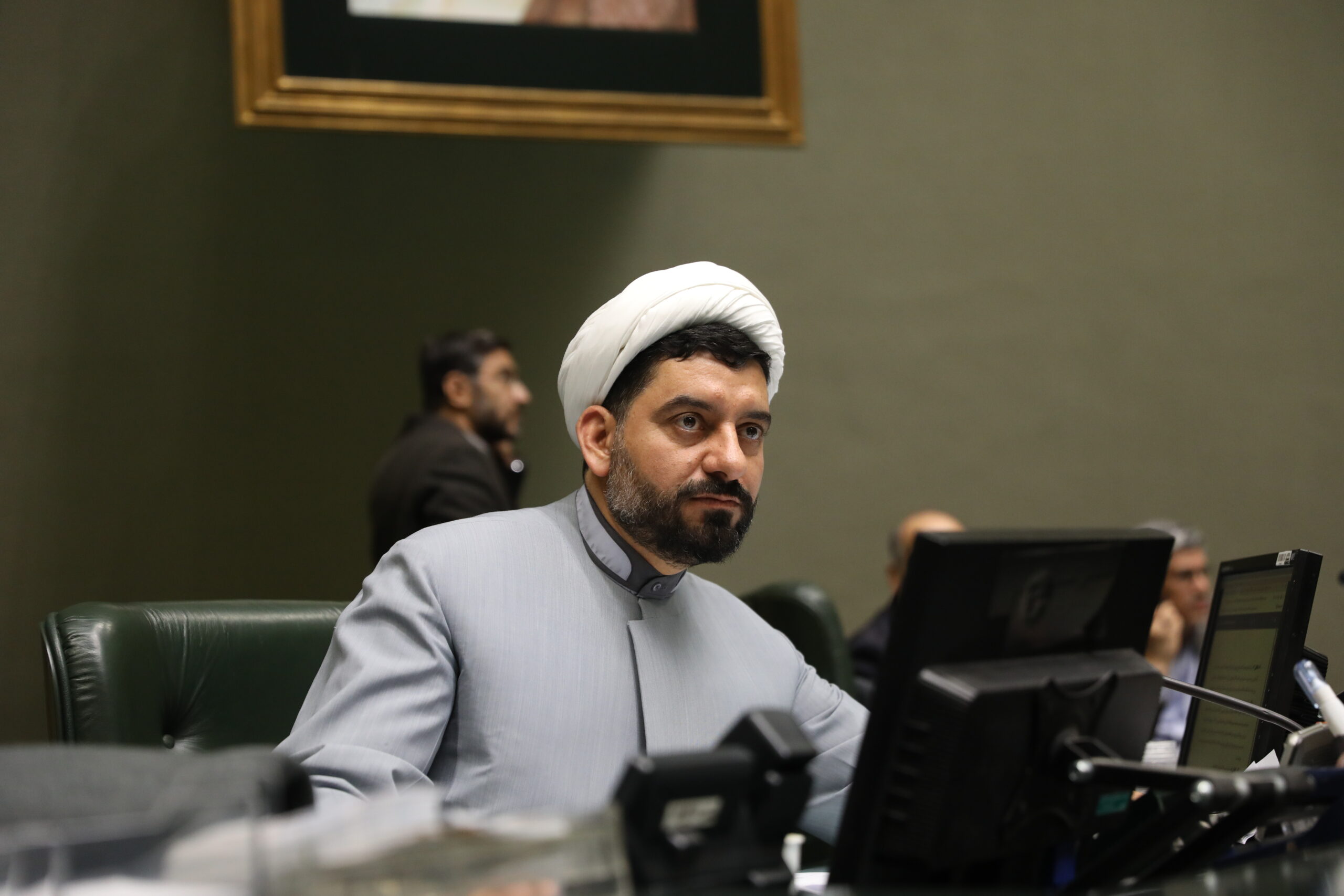 در استفاده از دیپلماسی و میدان افراط و تفریط نکنیم