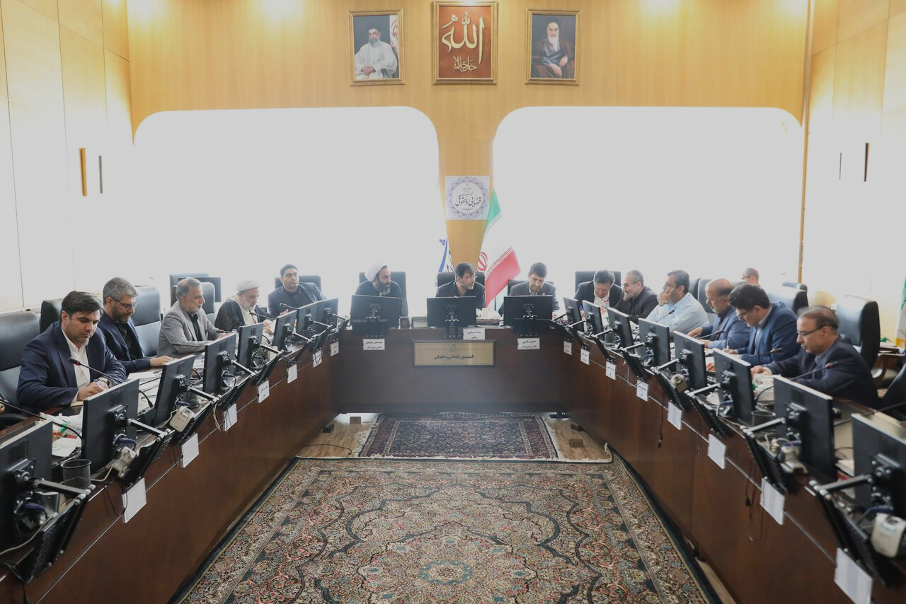 حملات آمریکا و اسرائیل را به‌عنوان جنایت جنگی محکوم کنید