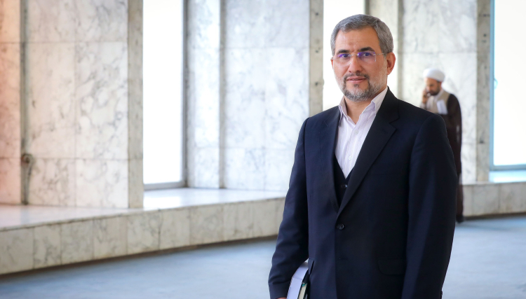 باید با سخت‌کوشی از مشکلات داخلی و بین‌المللی عبور کنیم