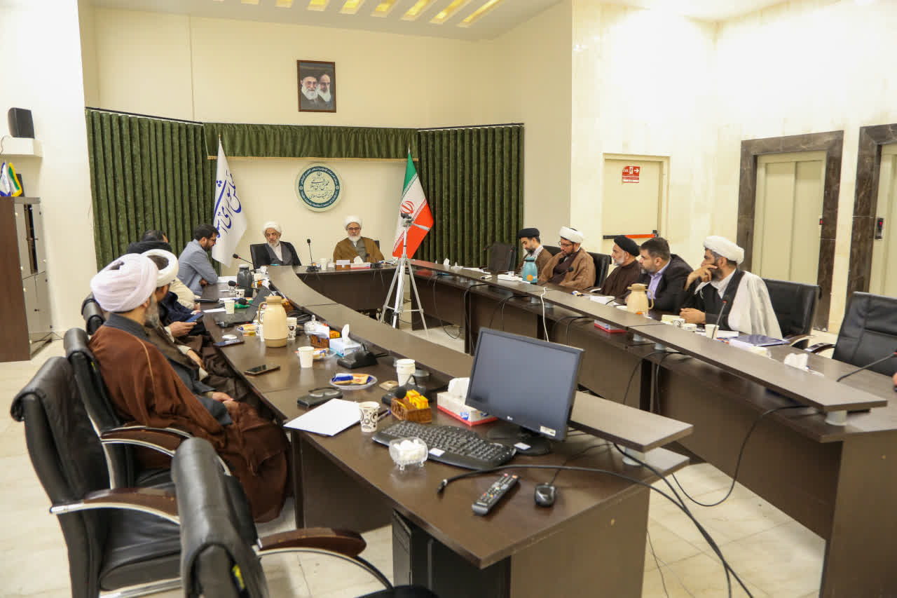 نظام از ظرفیت حوزه‌های علمیه در حل مسائل کشور استفاده کند/ مرکز تحقیقات مجلس در همه فرآیندهای قانونگذاری حضور داشته باشد