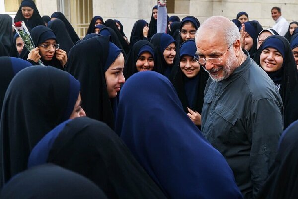 همبستگی ملی بزرگترین دستاورد دفاع مقدس است