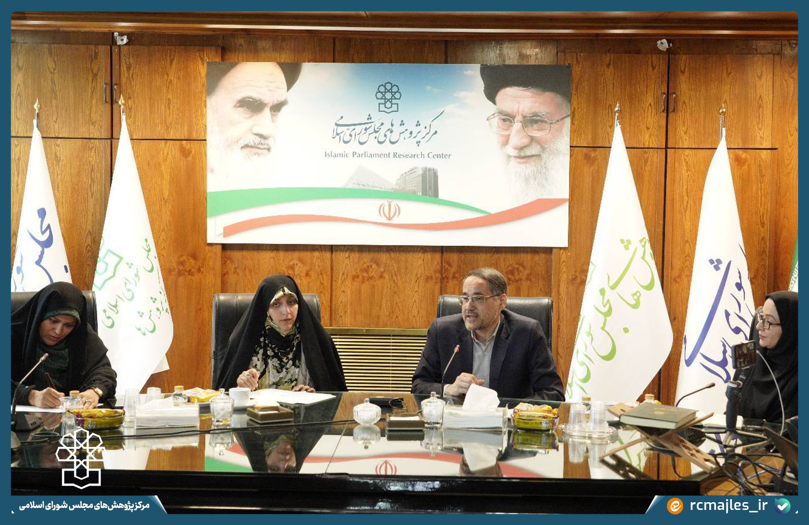 نگاهداری: مدیریت زنانه از ستون های تحول در حکمرانی کشور است/ بهروز آذر: ساختار معاونت زنان و خانواده باید ارتقاء پیدا کند