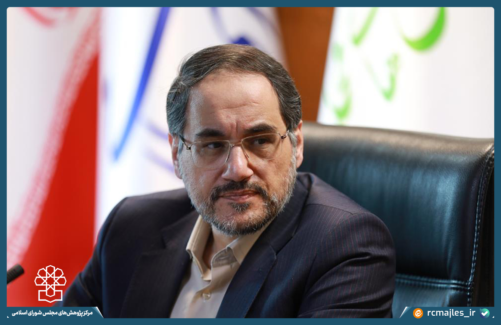 شرافت روستاییان و عشایر در اصالت، تولید، همبستگی و پاسداری از میراث طبیعی و فرهنگی ایران است