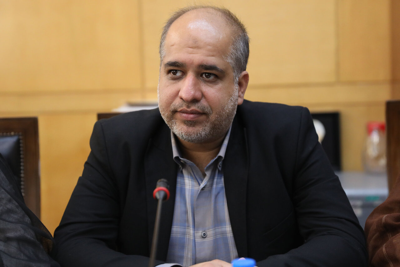 اطرافیان شما از سفره تبلیغات دولتی بهرهمند شدهاند