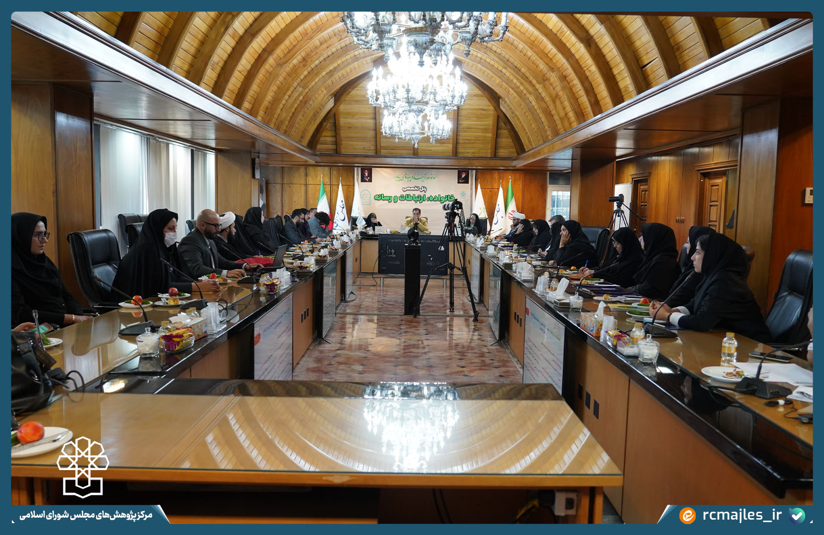 خانواده در عصر رسانه های هوشمند؛ از بازنمایی تا بازسازی