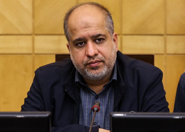 وزیر راه و شهرسازی به جای پیگیری حذف حکم واگذاری زمین از برنامه هفتم، در عمل به وعدههایش صادق باشد