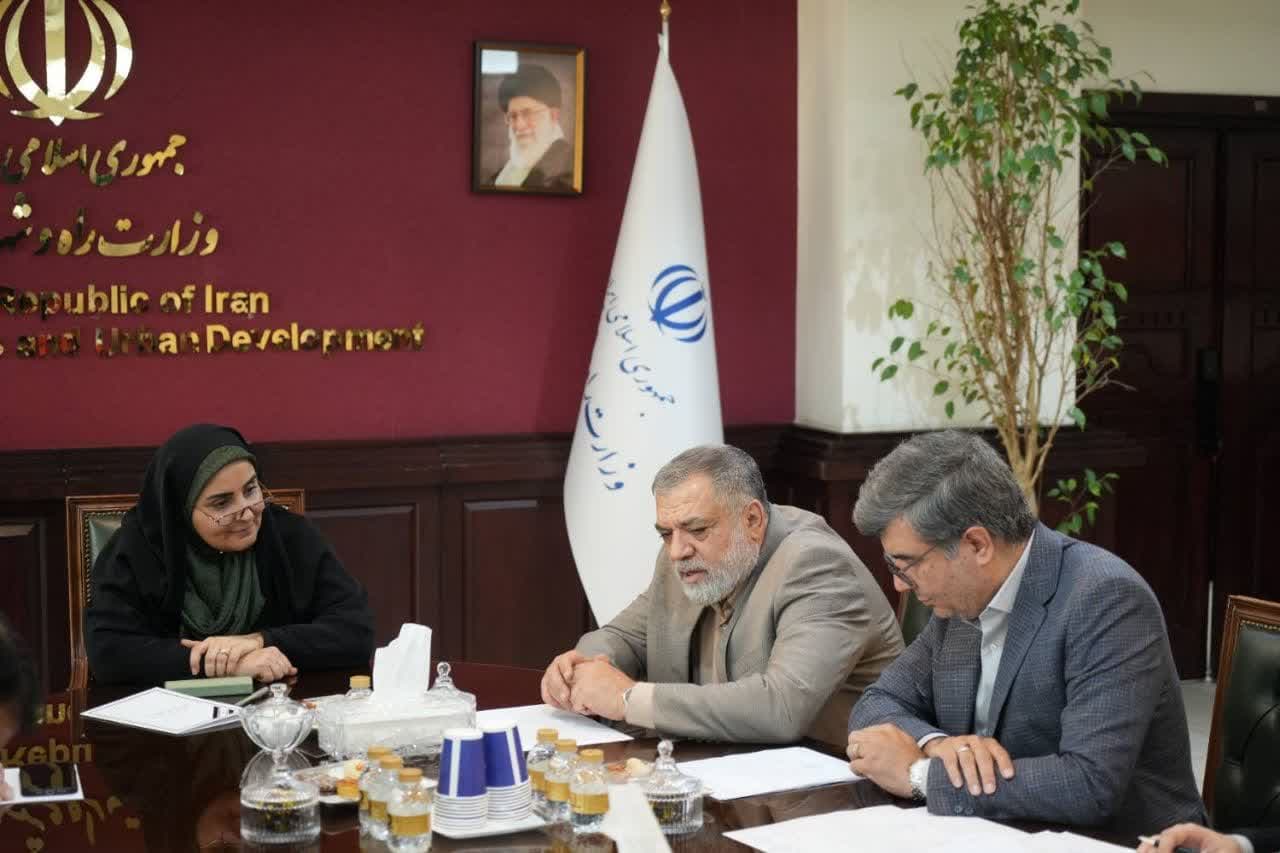 تصویب توقف قطار در آبیک و تأمین اعتبار راههای روستایی