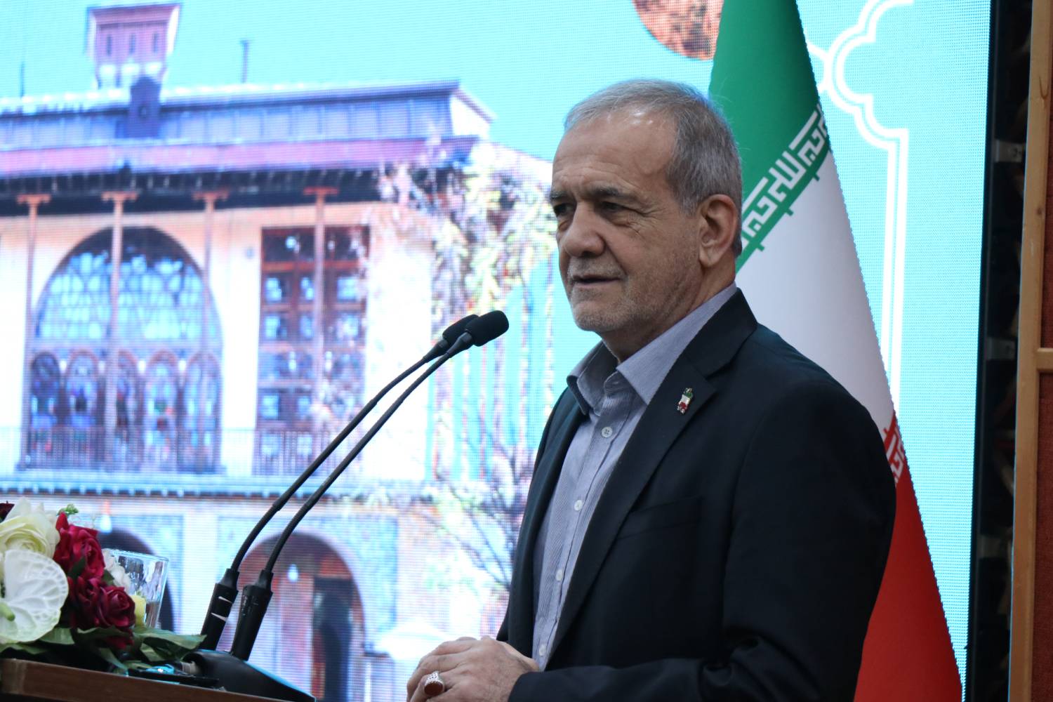 بسیاری از اختلافات ما به جای رقابت بر سر خدمت، بر سر جایگاه و صندلی است