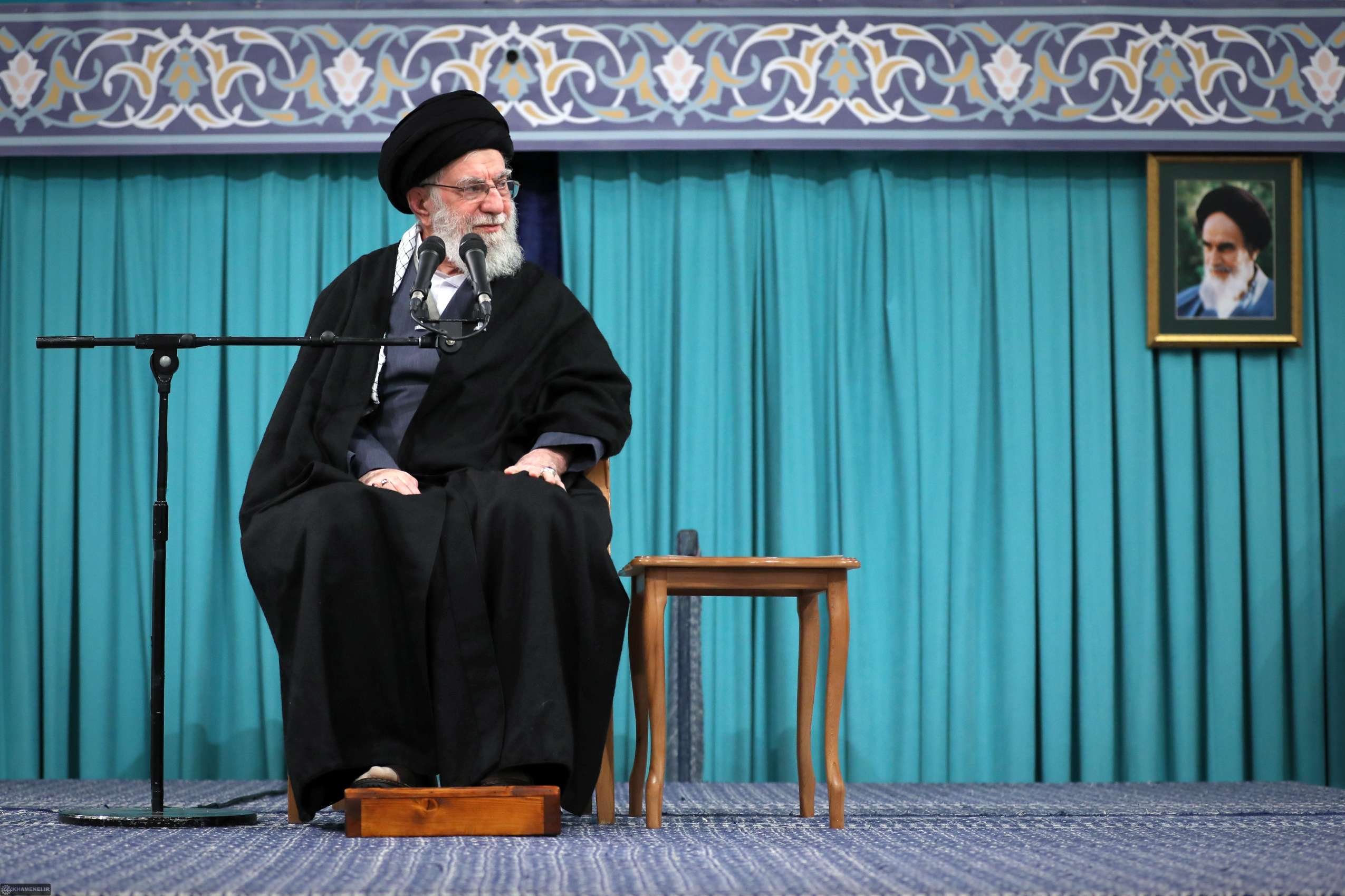 هشدار رهبر انقلاب در مورد توهین به مسئولین