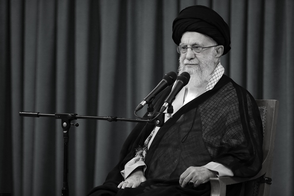 رهبر معظم انقلاب به شهادت رسیدند