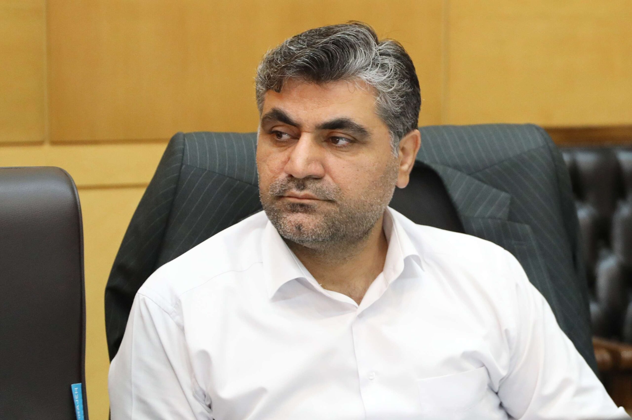 کاهش سهمیه بنزین التهاب‌زا و بی‌اثر است/ مسئولان نفتی پاسخگو نیستند