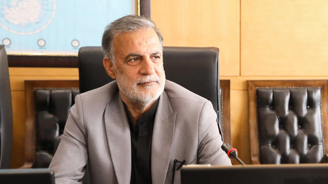 توضیحات نماینده بوشهر درباره لکه‌های مشاهده شده در اطراف جزیره خارگ