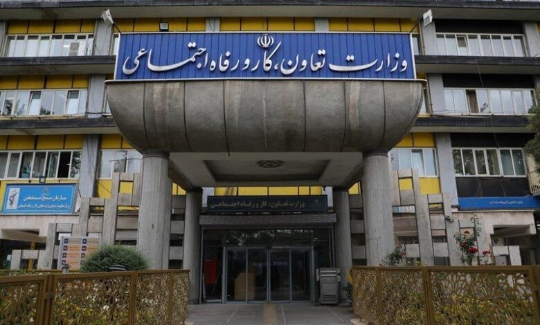 بی‌تفاوتی وزیر کار به پیگیری‌های مجلس و معطلی دستمزد کارگران