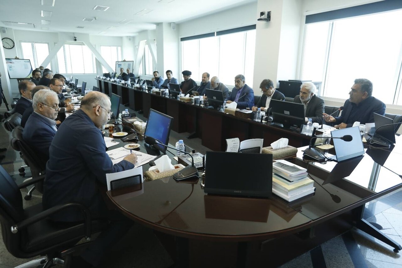 نائب‌رئیس کمیسیون اجتماعی: وضعیت استخدامی نیروهای شرکتی تعیین تکلیف شود