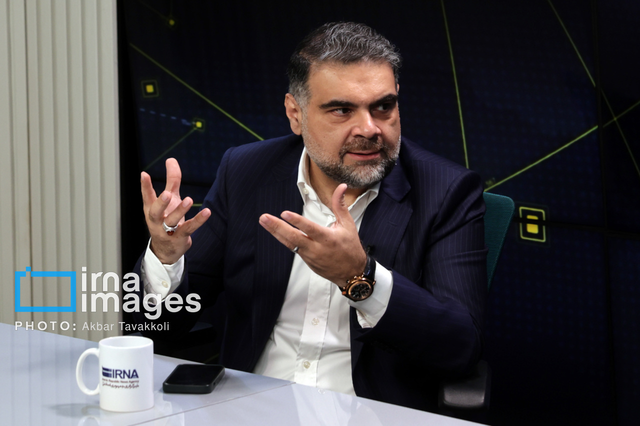اینترنشنال حکم دستمال ترامپ را دارد