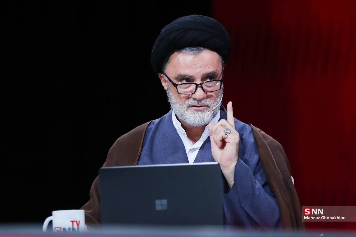 آقای نبویان! مشکل، اصل نقد نیست؛ مشکل، منطقِ نقدِ شماست